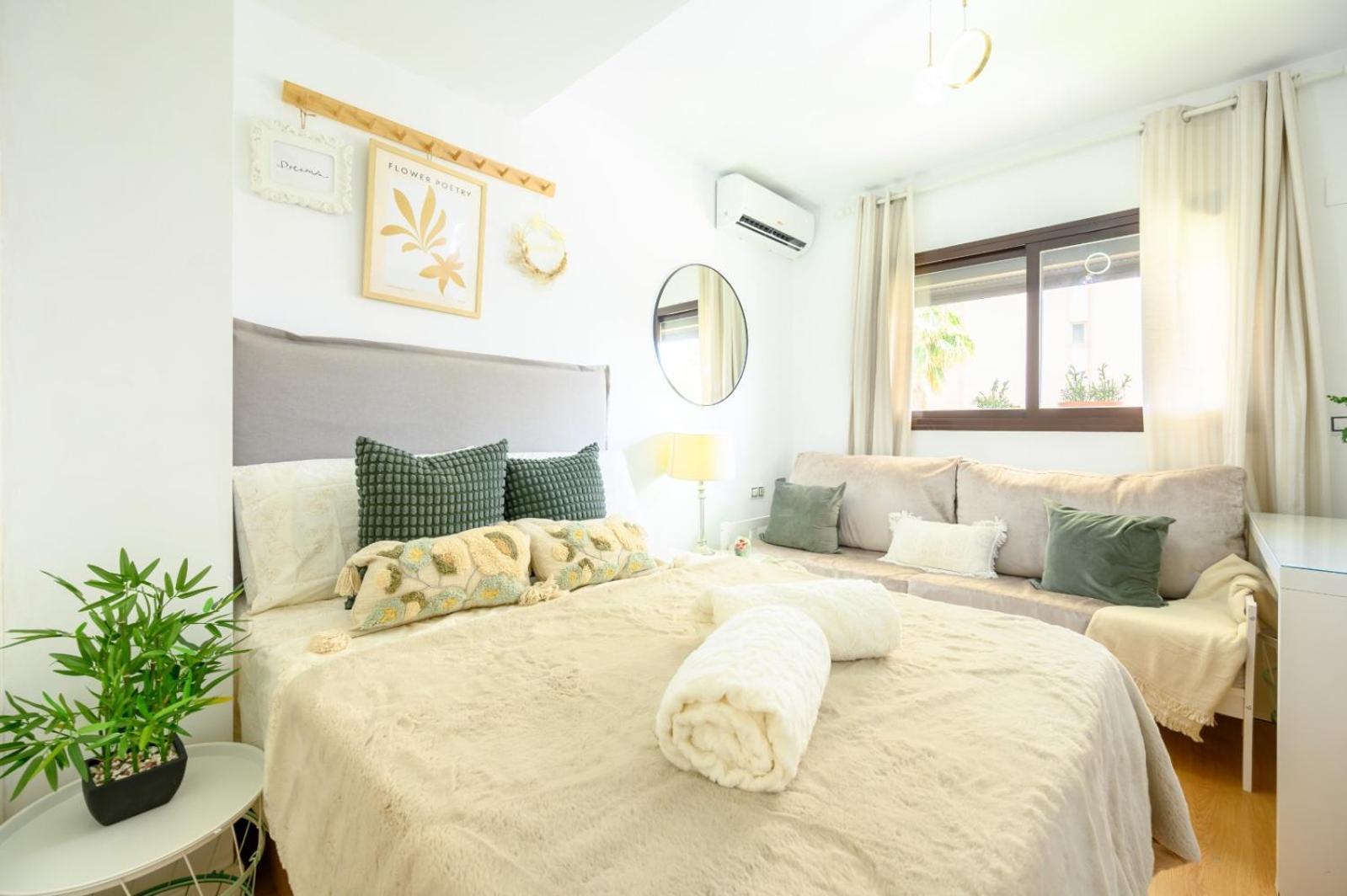 Estudio Con Parking Teatinos Living Lejlighed *